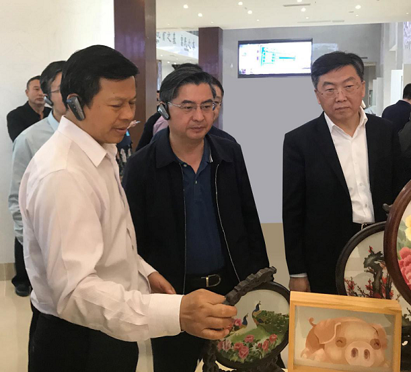 中國華融參加中央金融單位定點幫扶助力鄉(xiāng)村振興推進會   獲評金融單位定點扶貧先進集體、先進個人