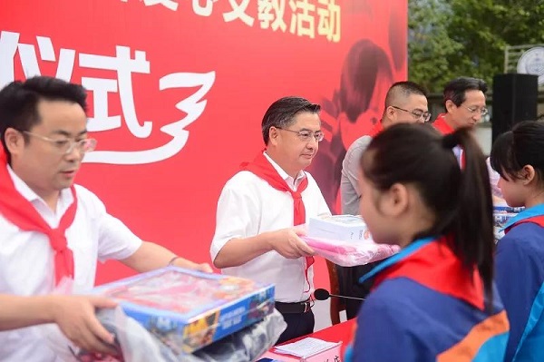 “助力幫扶 愛(ài)心同行”——中國(guó)華融青年支教服務(wù)團(tuán)赴宣漢縣開展黨史學(xué)習(xí)教育暨愛(ài)心支教活動(dòng)